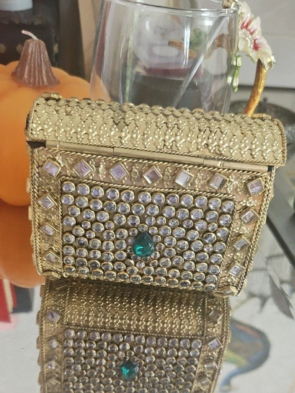 N/A elegant gold